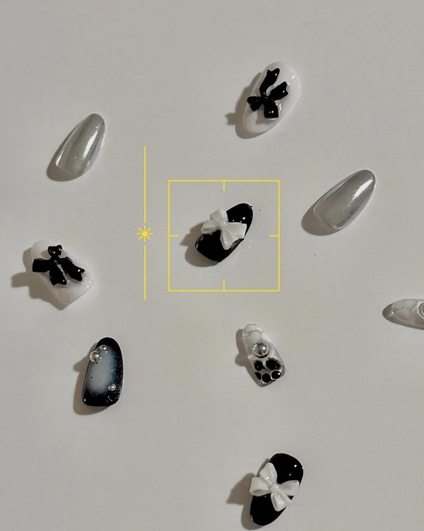 Black & white bow nails