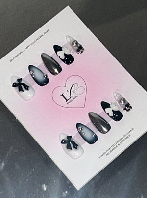 Black & white bow nails