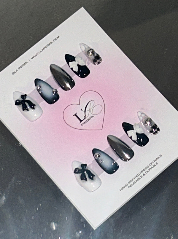 Black & white bow nails