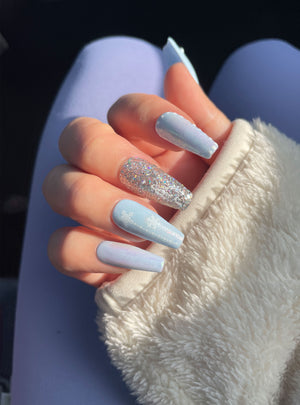 White Christmas nails