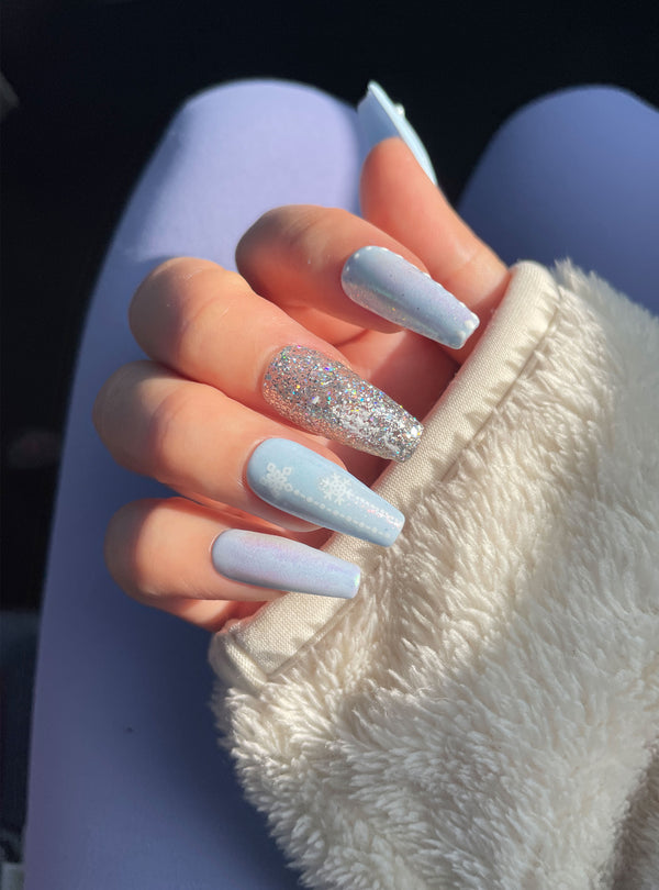 White Christmas nails