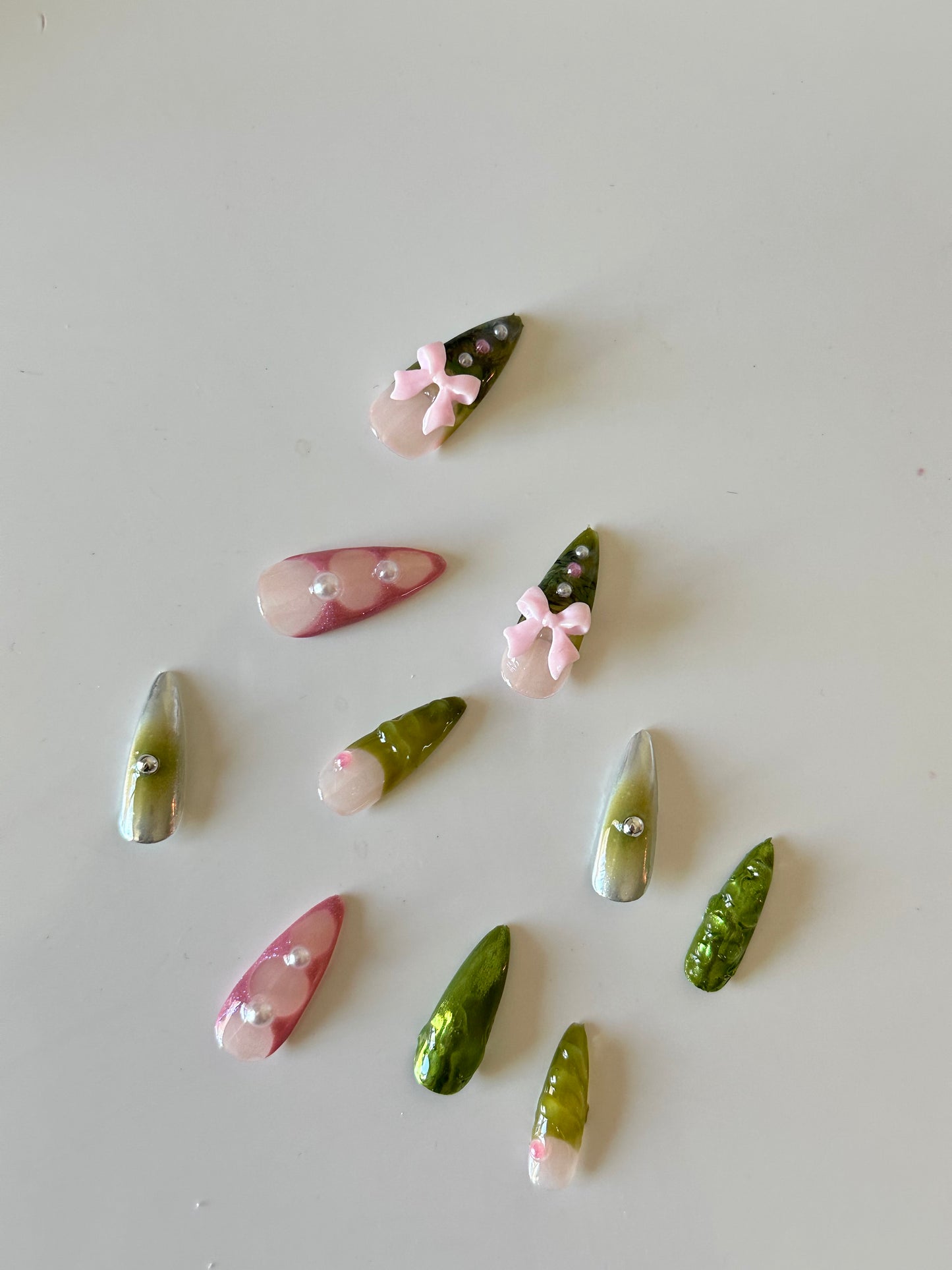 Green & Pink bow nails