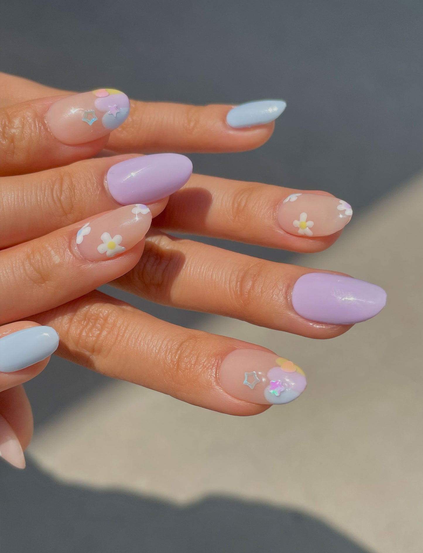 Kitsch light blue nails